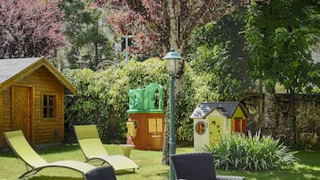 Children’s play area – outdoor