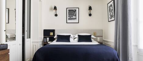 Dobbeltrom – deluxe | Sengetøy av topp kvalitet, minibar og safe på rommet