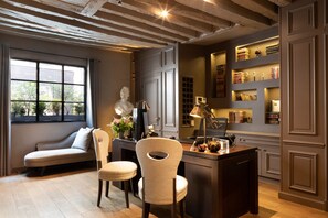 Coin salon dans le hall