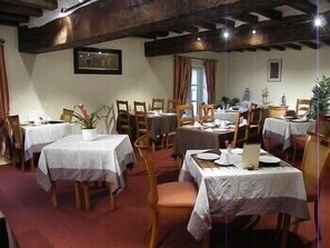 Lunch and dinner served, Regional cuisine - Auberge du Cheval Blanc (Selles-Saint-Denis)