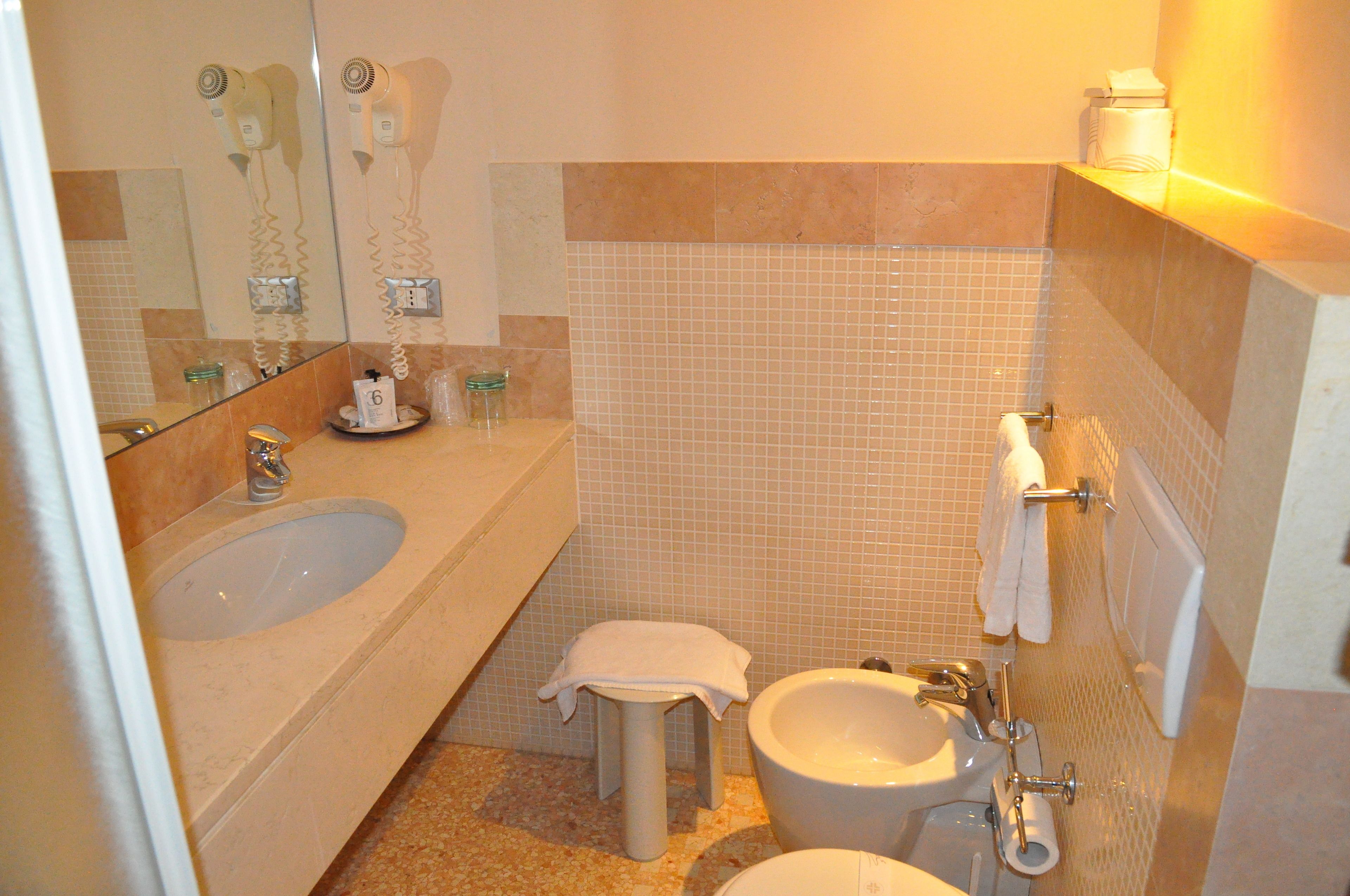 double room | bathroom | free toiletries, hair dryer, bidet, towels