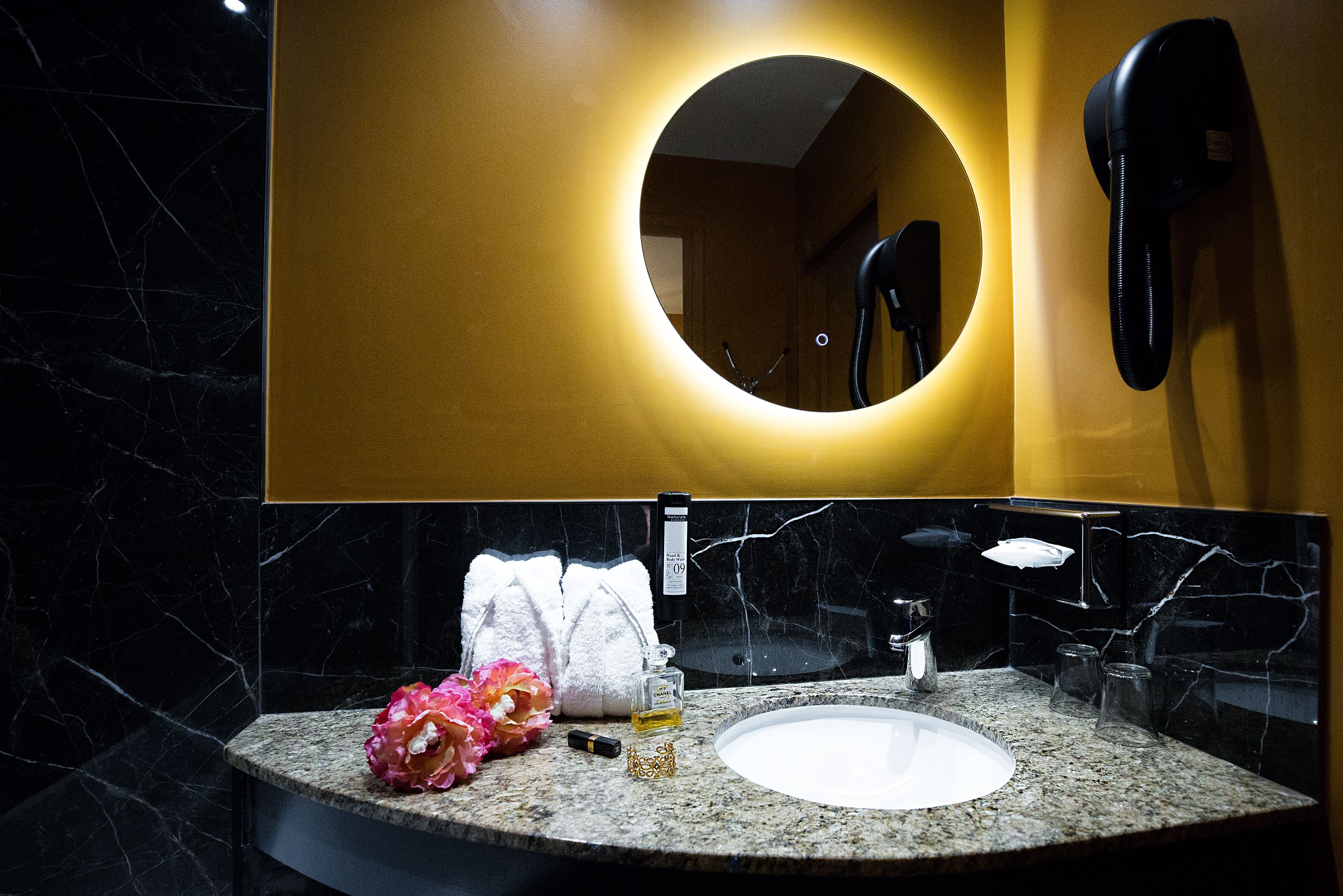 basic studio (no elevators; stair access only) | bathroom | combined shower/bathtub, towels