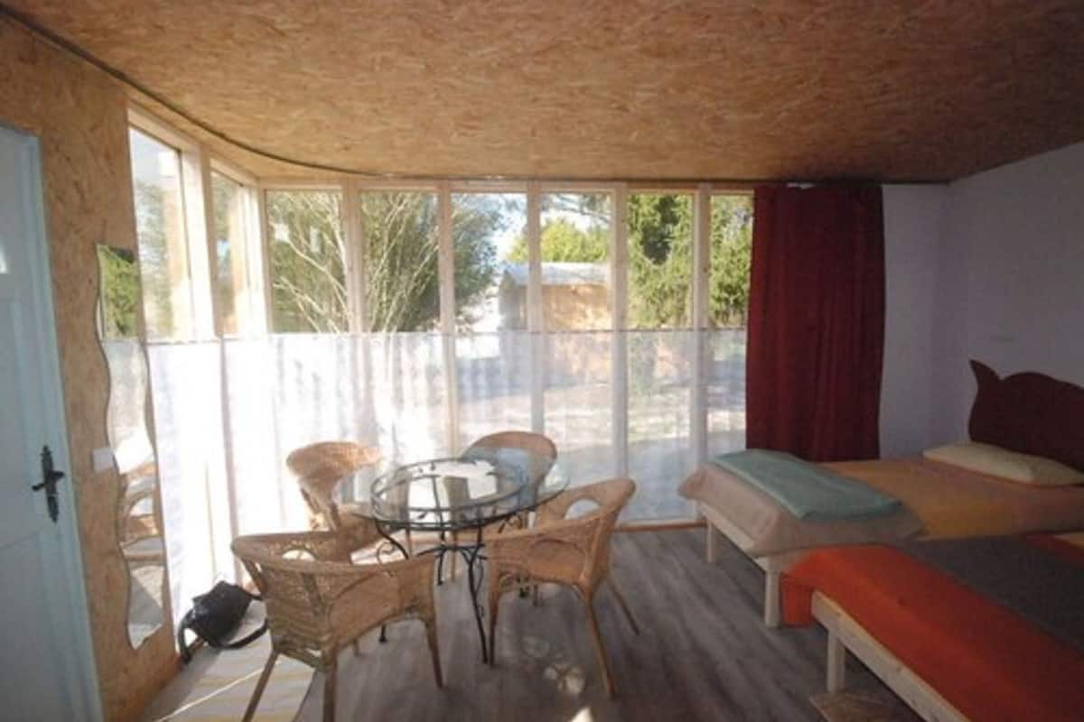 chambre quintuple dans le parc | individually decorated, individually furnished, blackout curtains