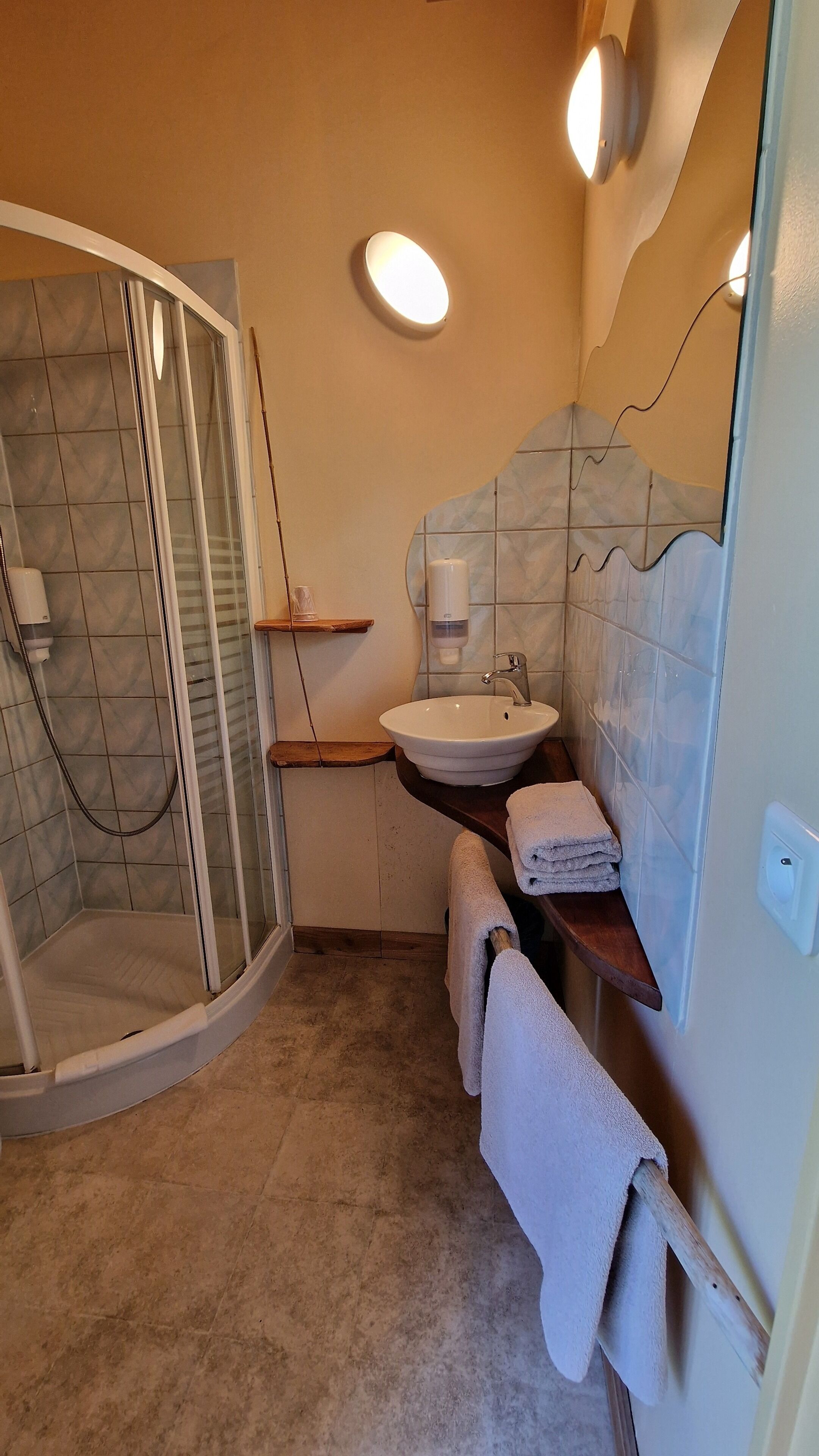 Miljøvenlige toiletartikler, hårtørrer, håndklæder, Sæbe