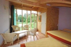 Individually decorated, individually furnished, blackout curtains - Hôtel Rose (Beauvoir)