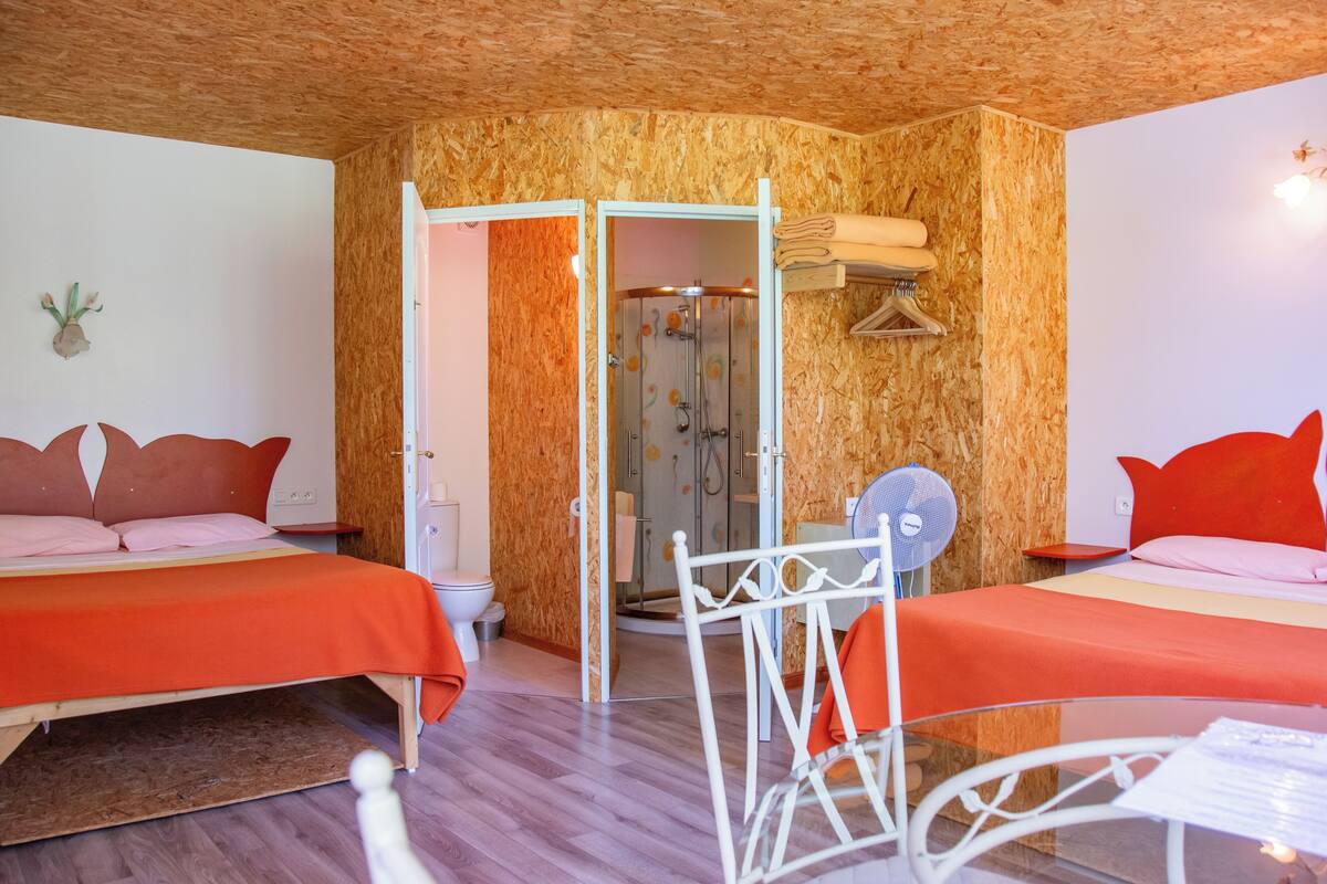 Chambre Quintuple dans le parc | Màn/rèm cản sáng, phòng cách âm, truy cập Internet không dây miễn phí 