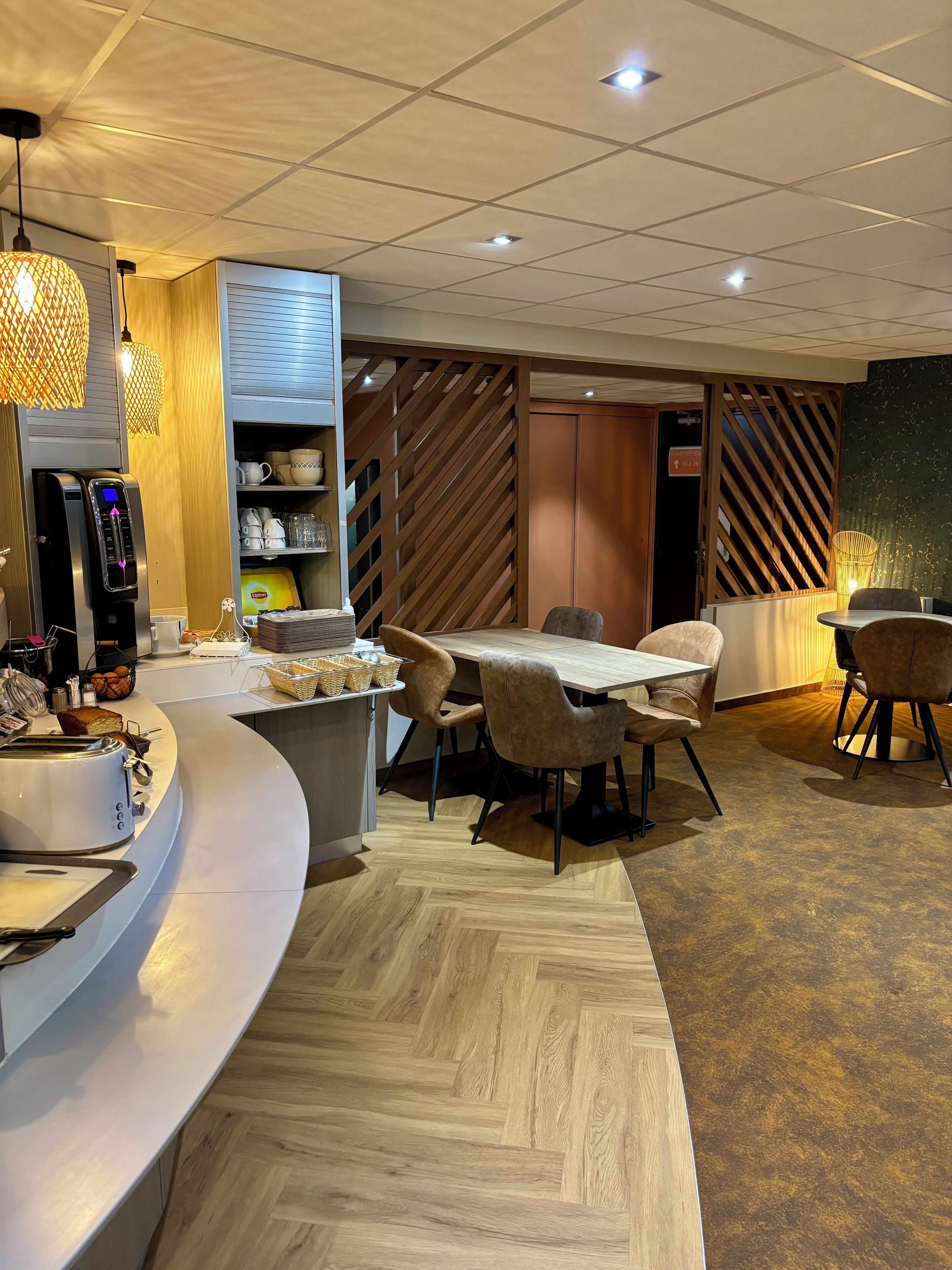 Chambre Confort | Literie de qualité supérieure, bureau, chambres insonorisées