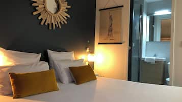 Habitación Confort | Ropa de cama de alta calidad, escritorio y insonorización
