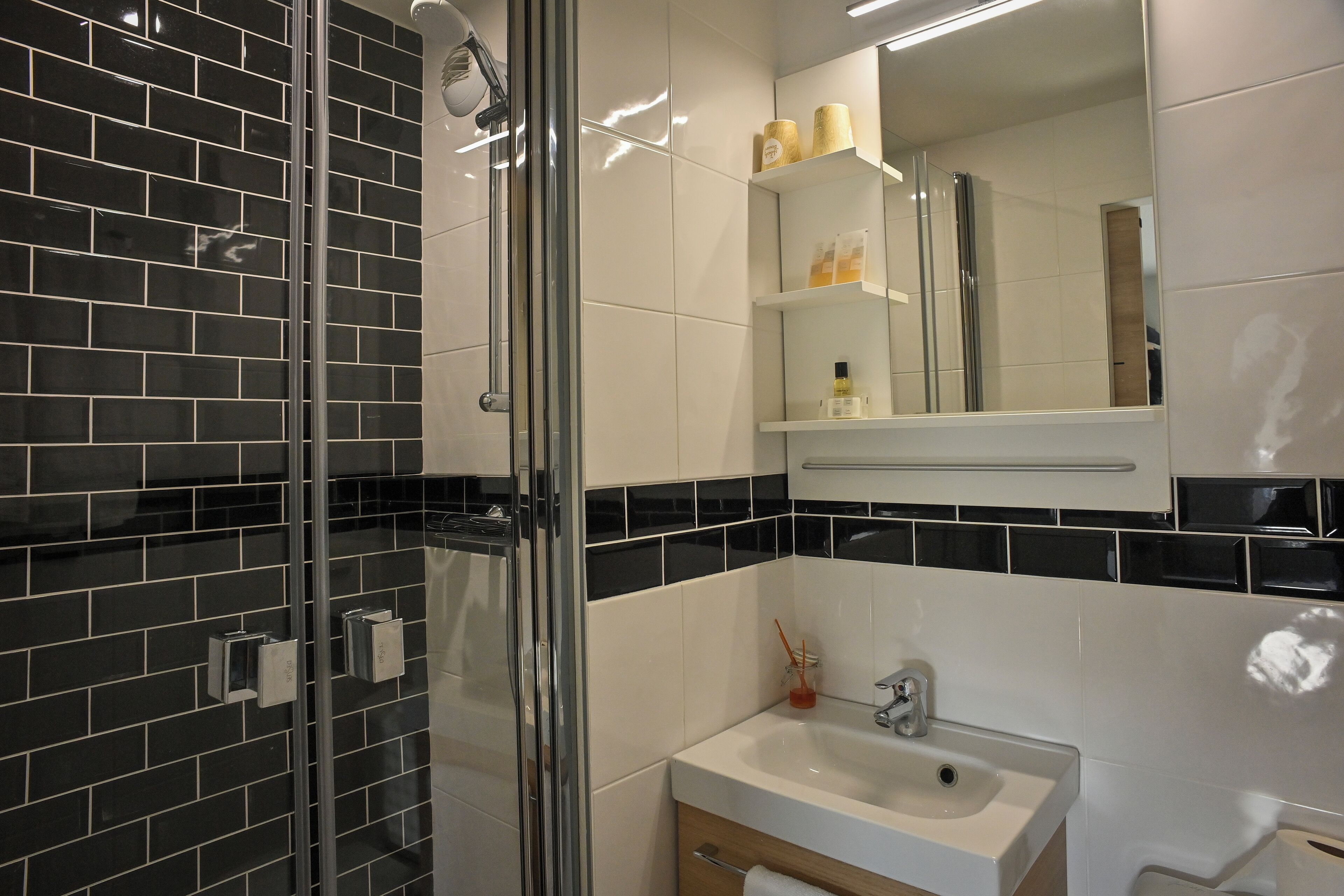 comfort room | bathroom | shower, free toiletries, hair dryer, towels