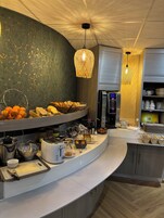 Habitación Confort | Ropa de cama de alta calidad, escritorio, sistema de insonorización