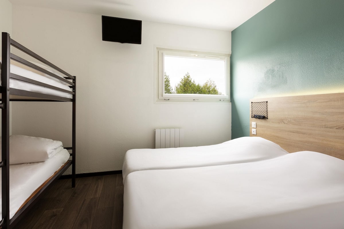 Chambre Standard, plusieurs lits | Bureau, espace de travail pour ordinateur portable, rideaux occultants