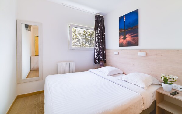 Double Room | Desk, blackout drapes, free cribs/infant beds, free WiFi