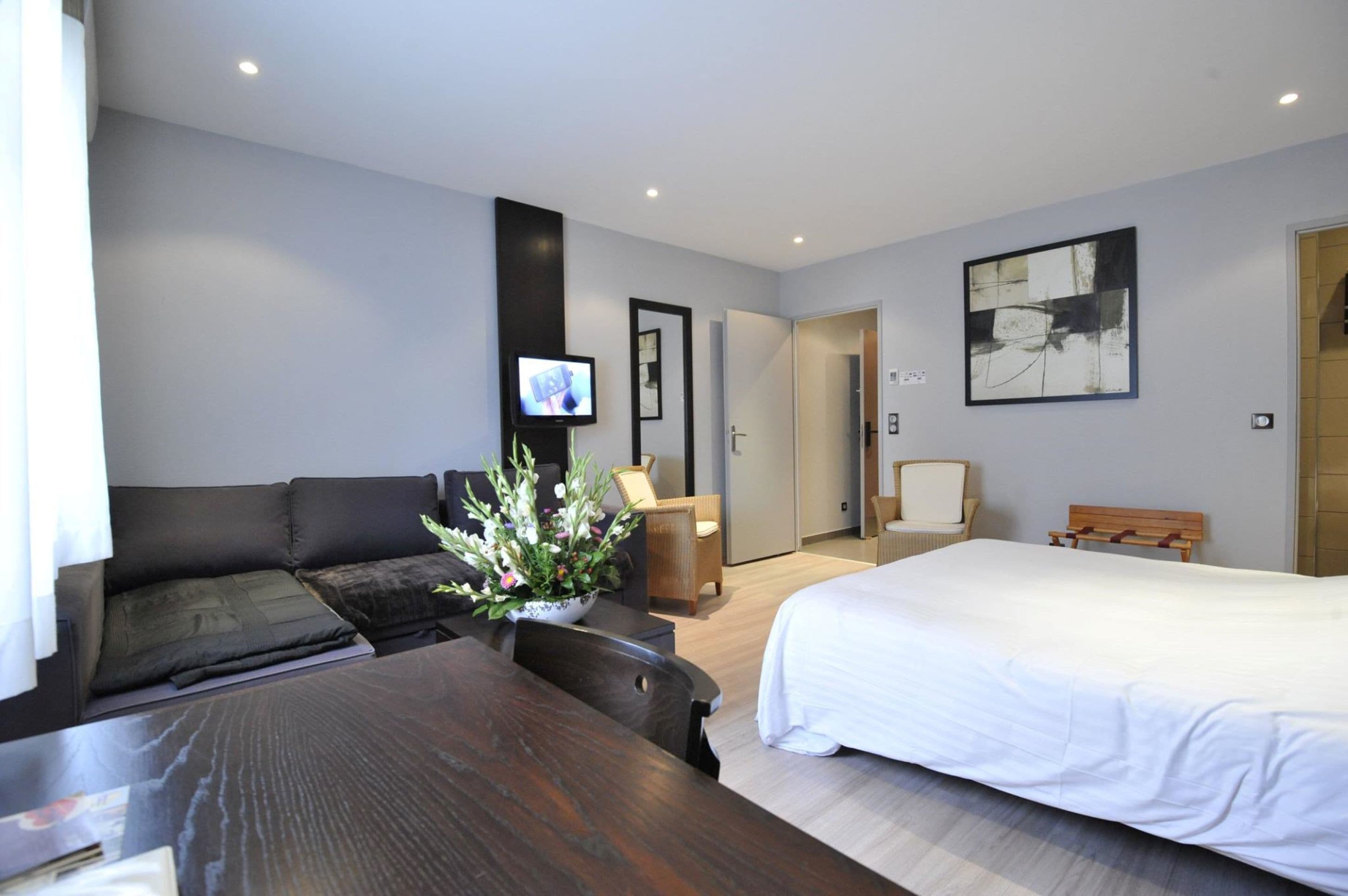 individually decorated, individually furnished, desk, soundproofing