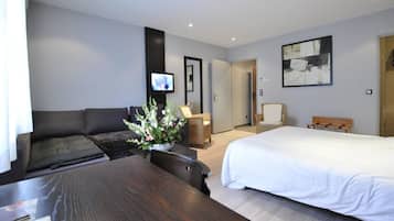 Individually decorated, individually furnished, desk, soundproofing