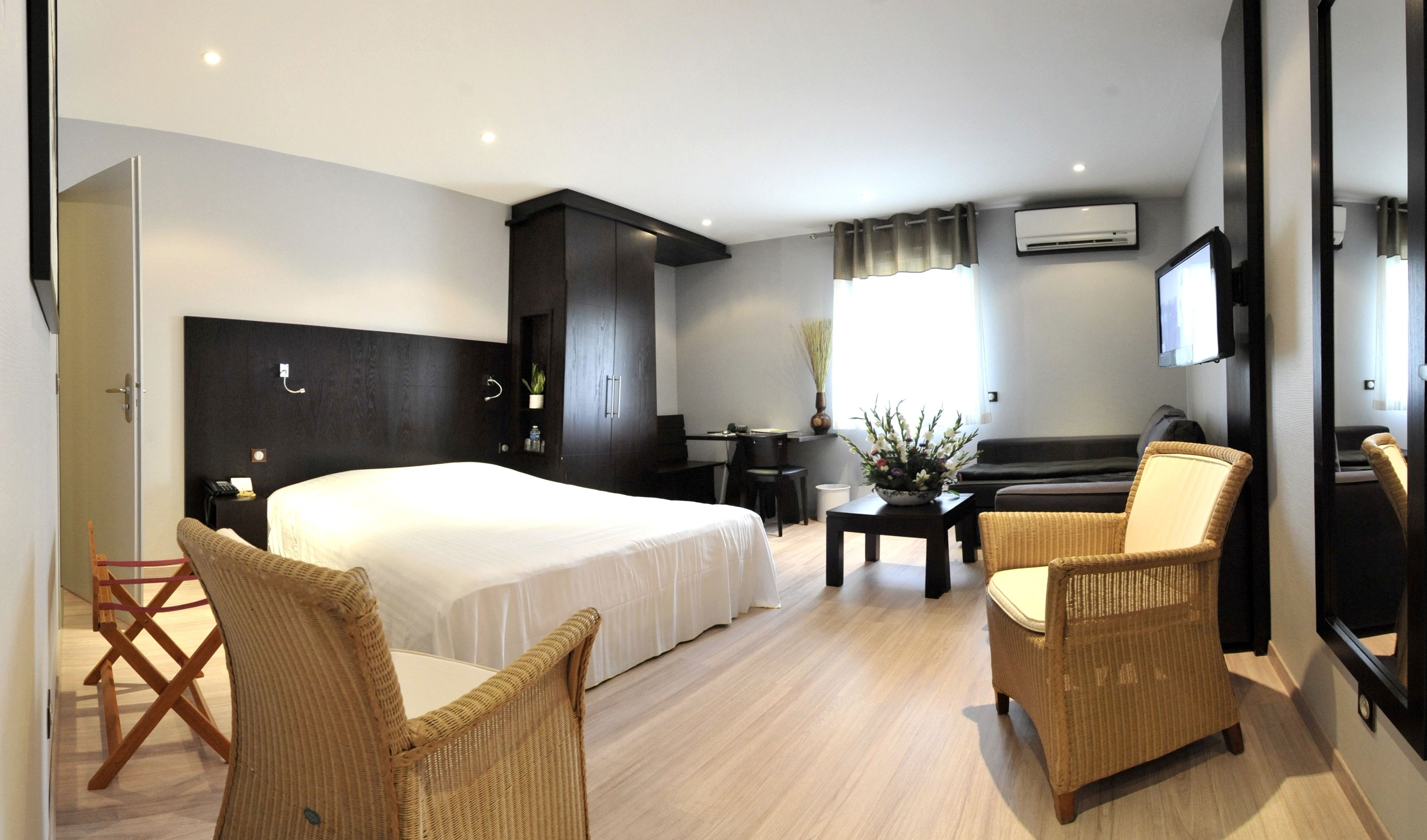 individually decorated, individually furnished, desk, soundproofing