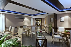 Bar (trong khuôn viên)