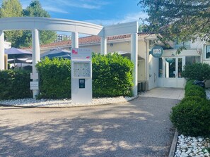 Exterior - Cottage Hotel (Vandœuvre-lès-Nancy)