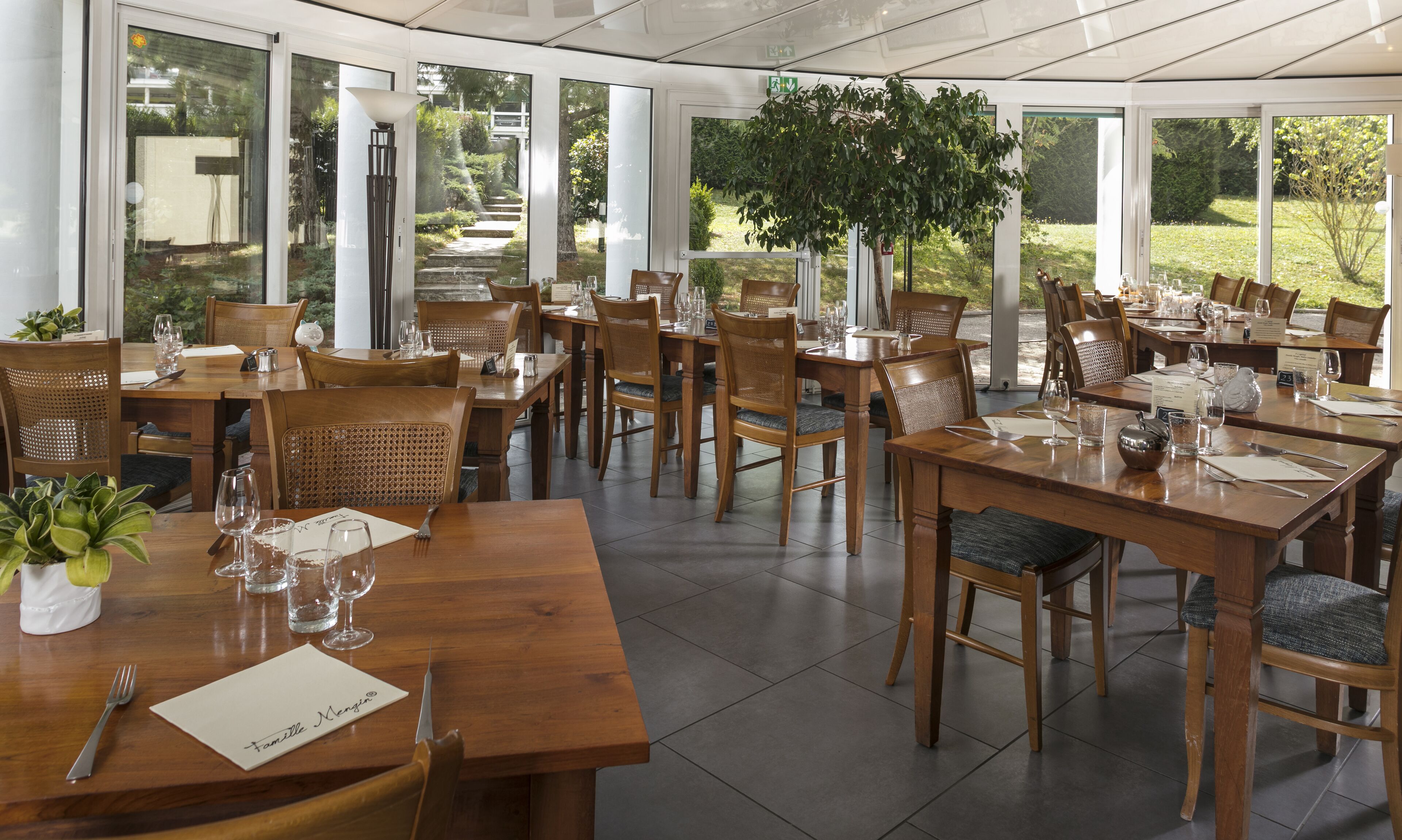 breakfast, lunch, dinner served; french cuisine