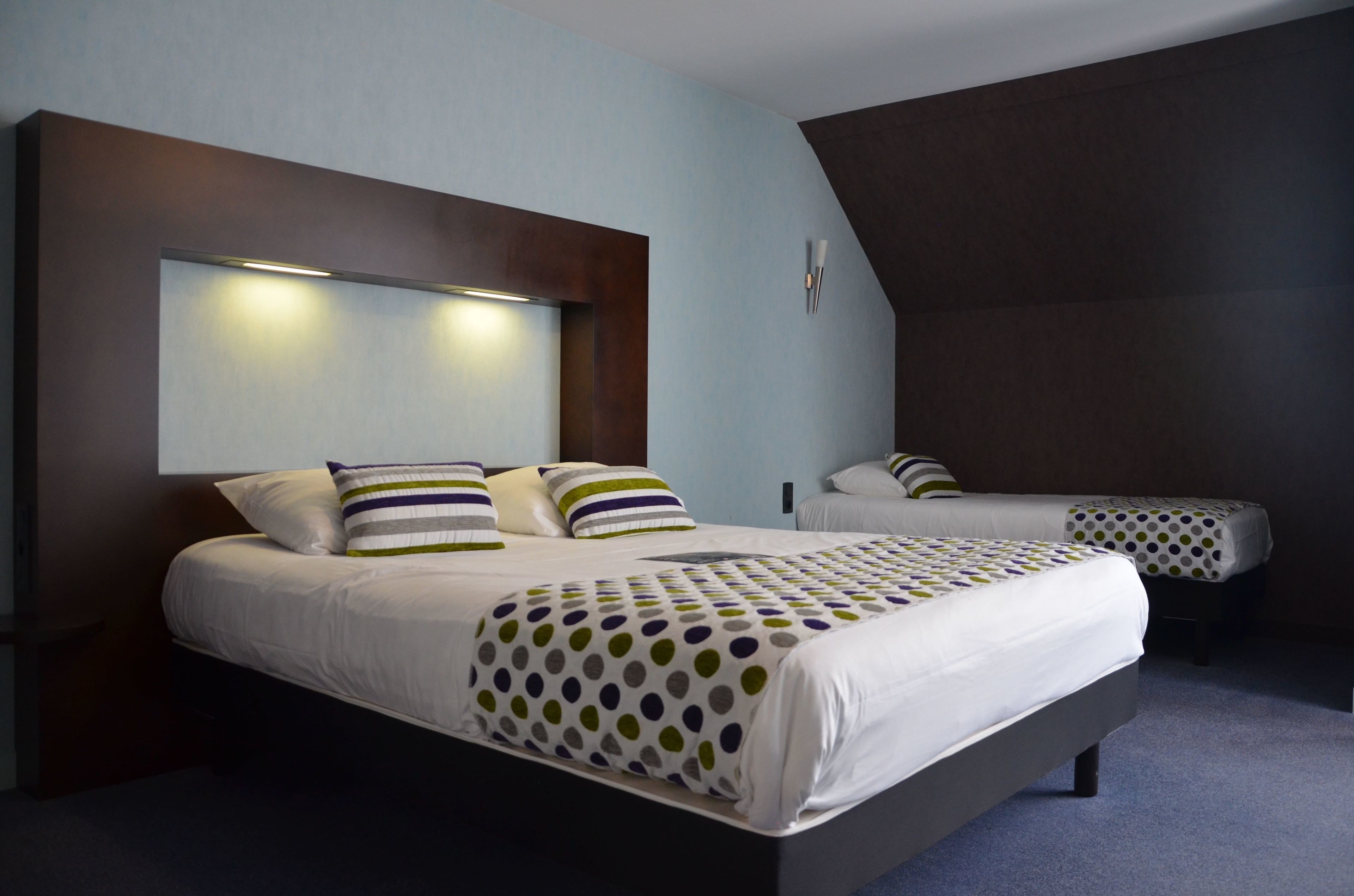 comfort triple room | individually decorated, individually furnished, desk, laptop workspace