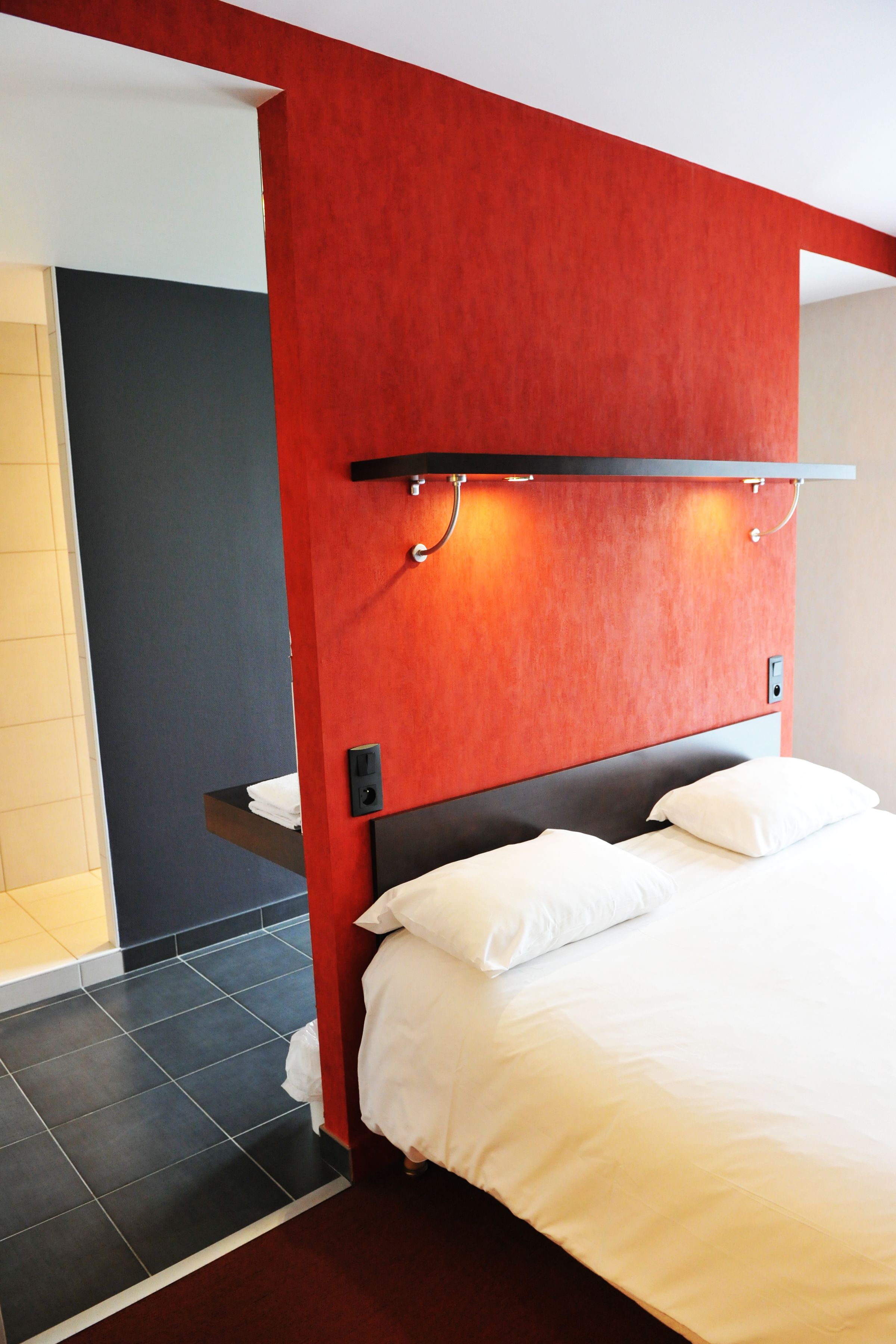 comfort double room | individually decorated, individually furnished, desk, laptop workspace