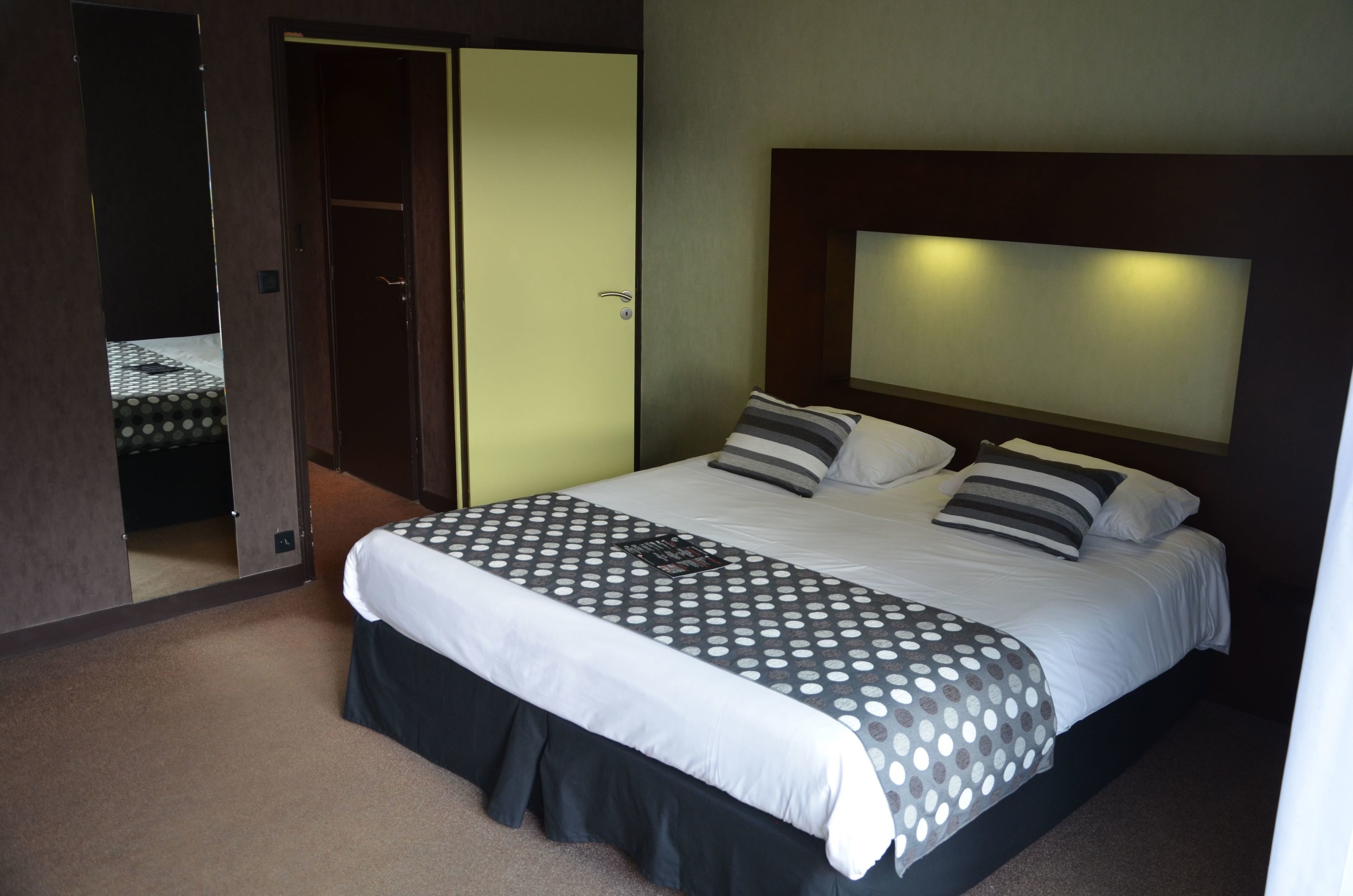 comfort double room | individually decorated, individually furnished, desk, laptop workspace