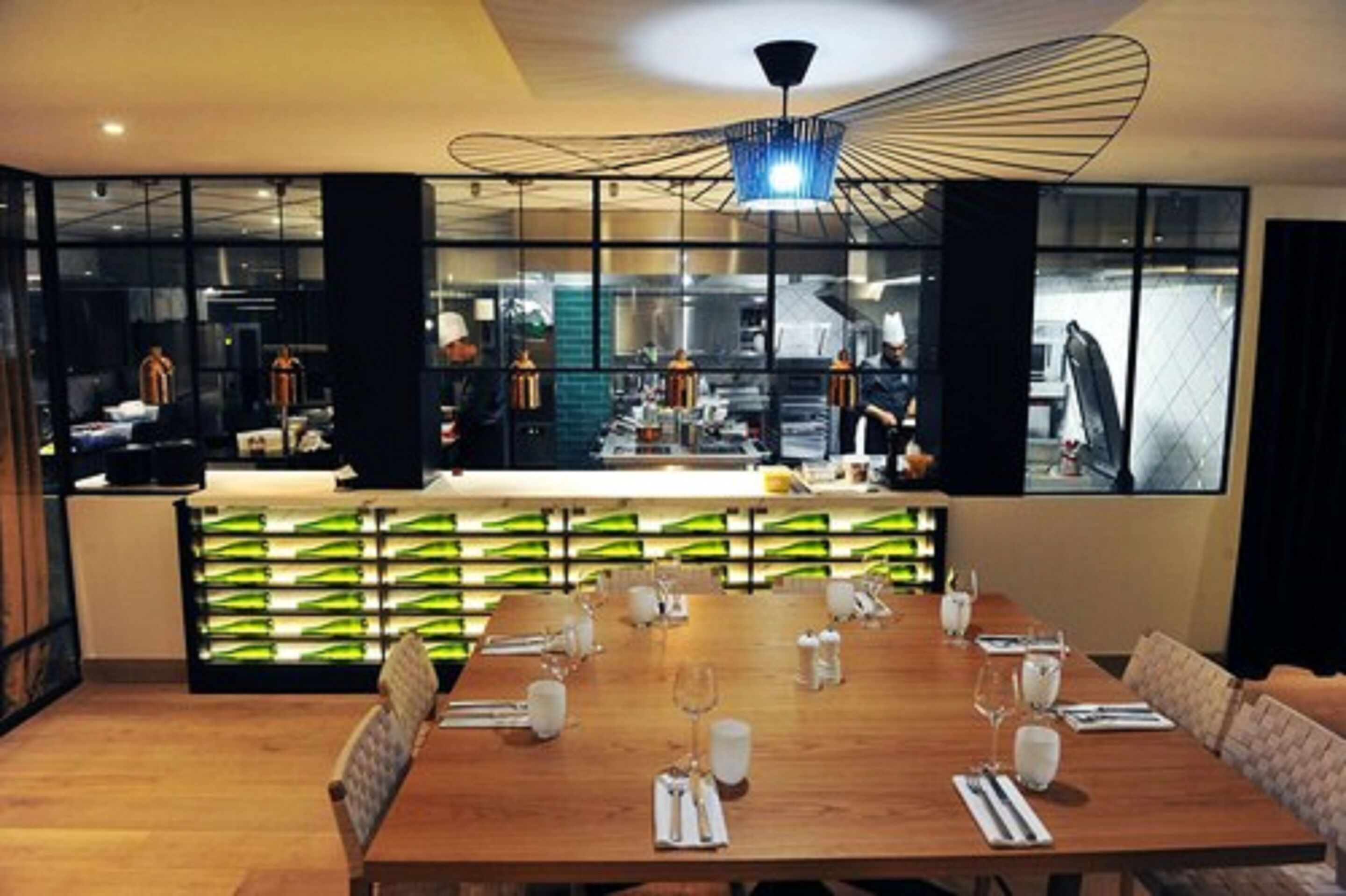 lunch and dinner served, garden views