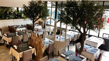 Lunch and dinner served, French cuisine