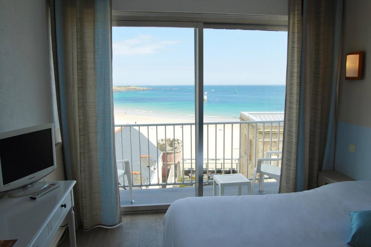 select comfort beds, desk, iron/ironing board, free cots/infant beds