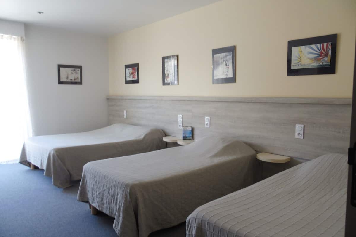 family quadruple room, accessible | desk, free cots/infant beds, free wifi, bed sheets