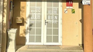 تفاصيل الفندق من الخارج
