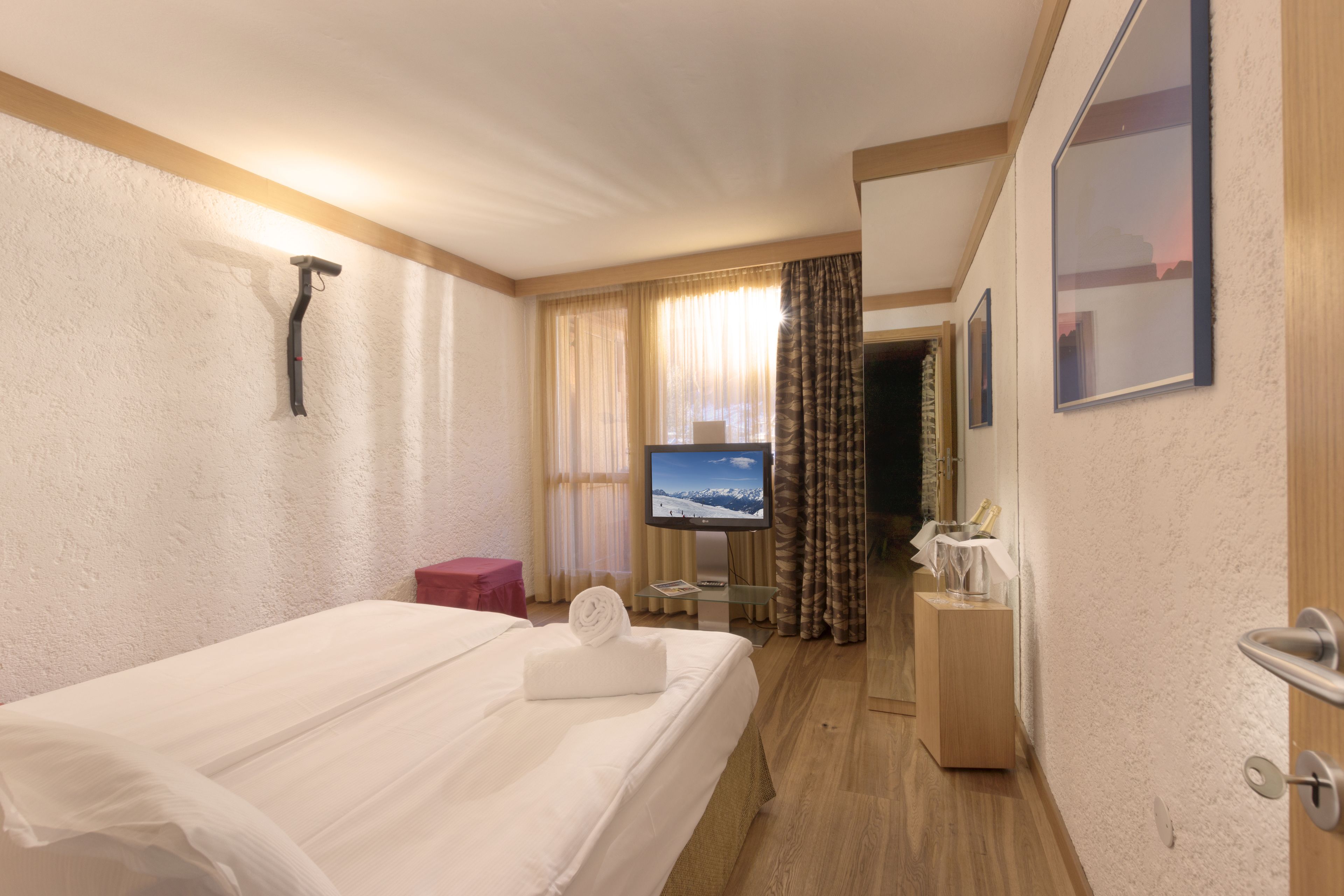 premium bedding, minibar, in-room safe, desk