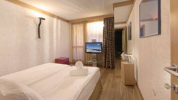 Hochwertige Bettwaren, Minibar, Zimmersafe, Schreibtisch