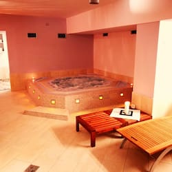 Sauna seca, banheira de hidromassagem, sauna a vapor
