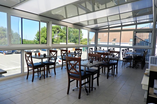 Breakfast and dinner served, French cuisine