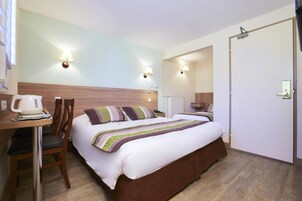 Double Room | In-room safe, desk, iron/ironing board, free WiFi