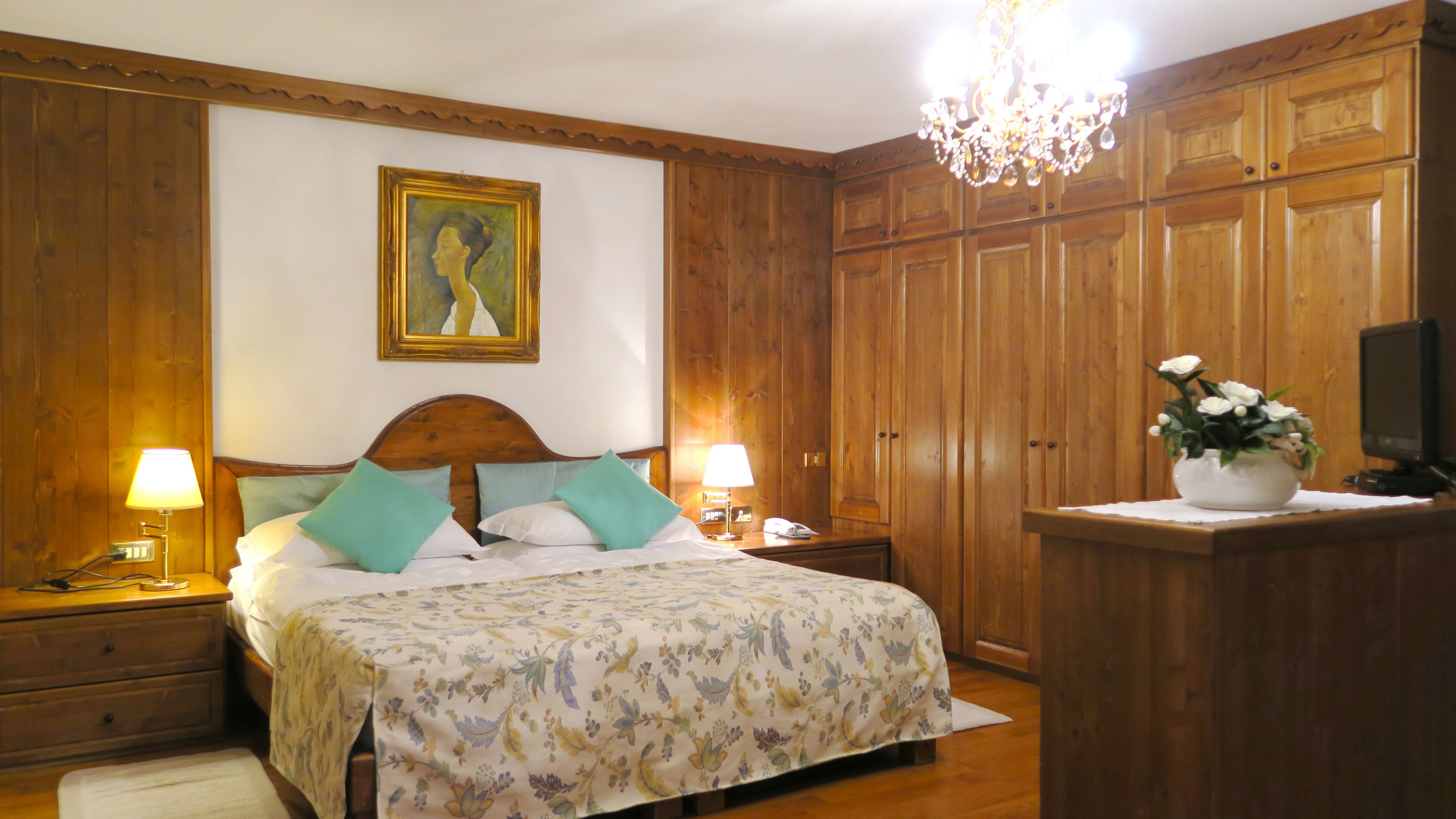 quadruple room, 2 bedrooms, connecting rooms | minibar, in-room safe, desk, cots/infant beds