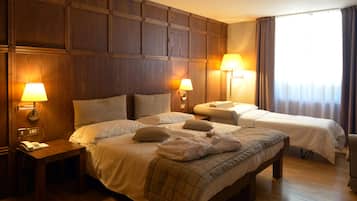 Comfort Double or Twin Room | Minibar, in-room safe, desk, cots/infant beds