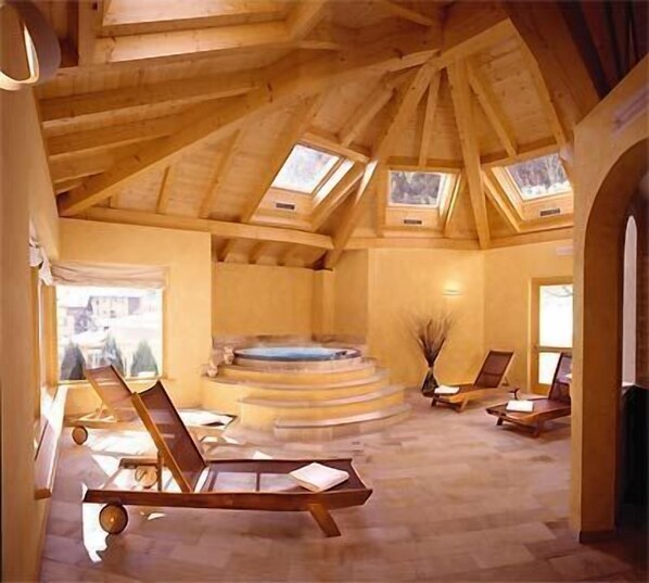 Sauna, bain à remous, hammam, soins corporels, enveloppements corporels