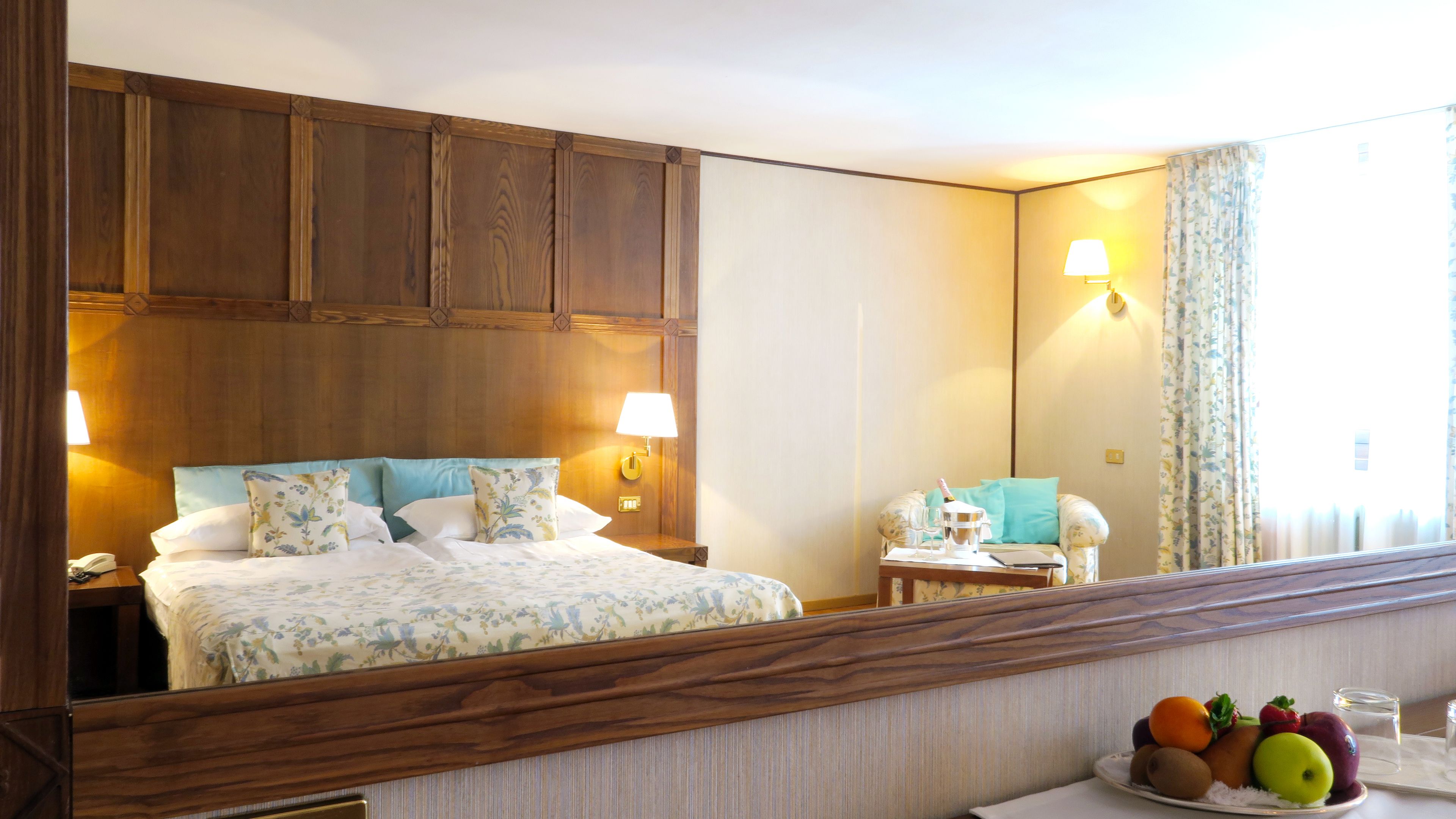 triple room | minibar, in-room safe, desk, cots/infant beds