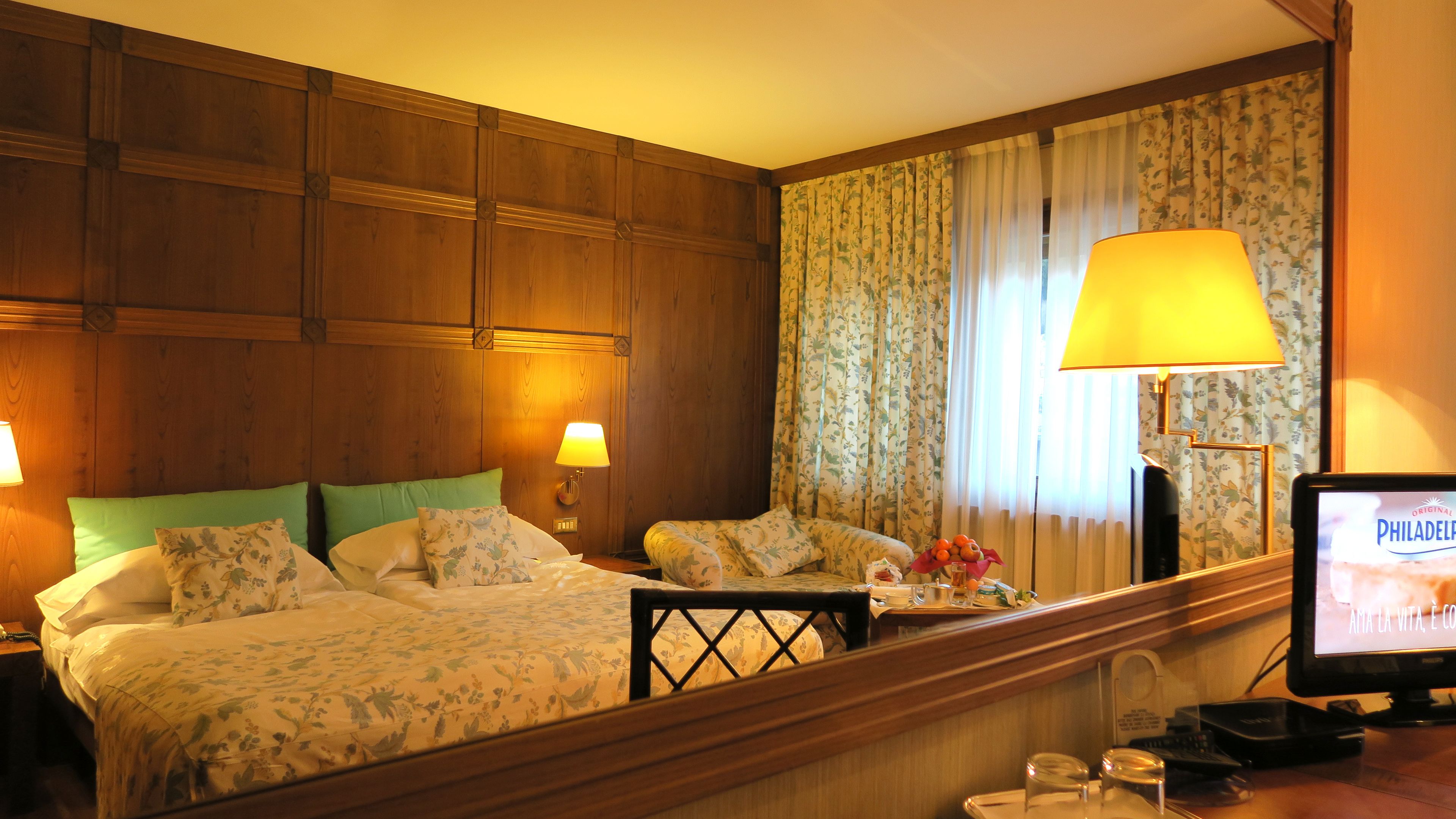 classic double or twin room | minibar, in-room safe, desk, cots/infant beds