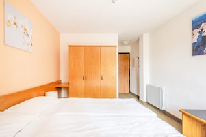 Habitación Deluxe doble | Escritorio, cortinas opacas, cunas (de pago) y wifi gratis