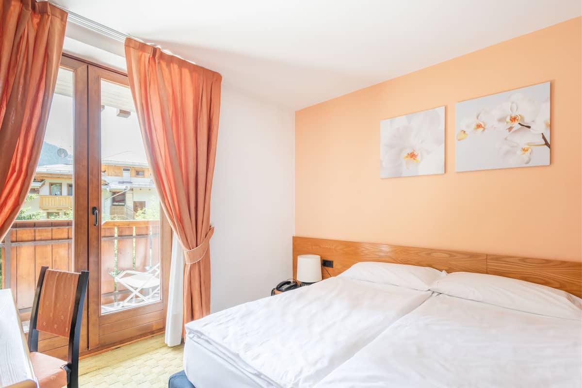 comfort double room | desk, blackout curtains, cots/infant beds, free wifi