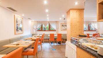 Petit déjeuner buffet compris tous les jours