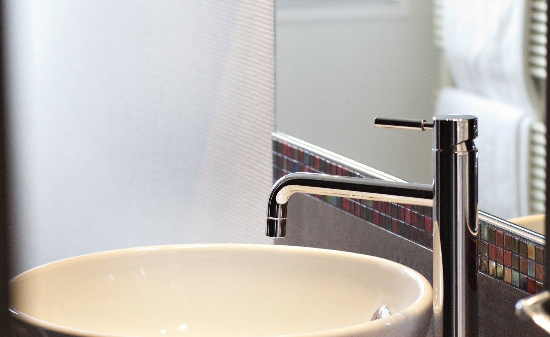 double room (tempo) | bathroom sink