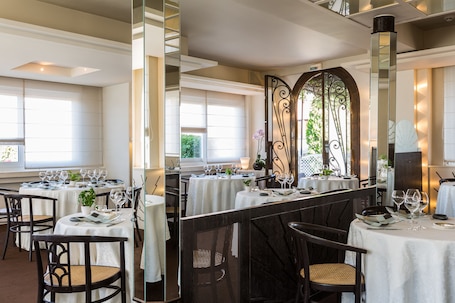 Restaurant. Hôtel Radio