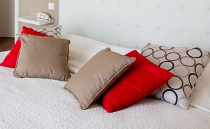 Room (Chambre Esprit de Famille) | Individually decorated, individually furnished, desk, blackout drapes - Hôtel Radio (Chamalieres)