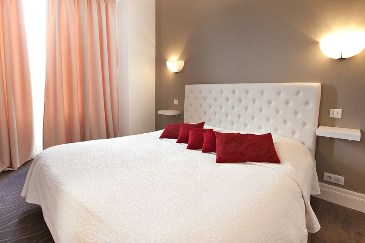 Double Room (Tempo) | Individually decorated, individually furnished, desk, blackout drapes