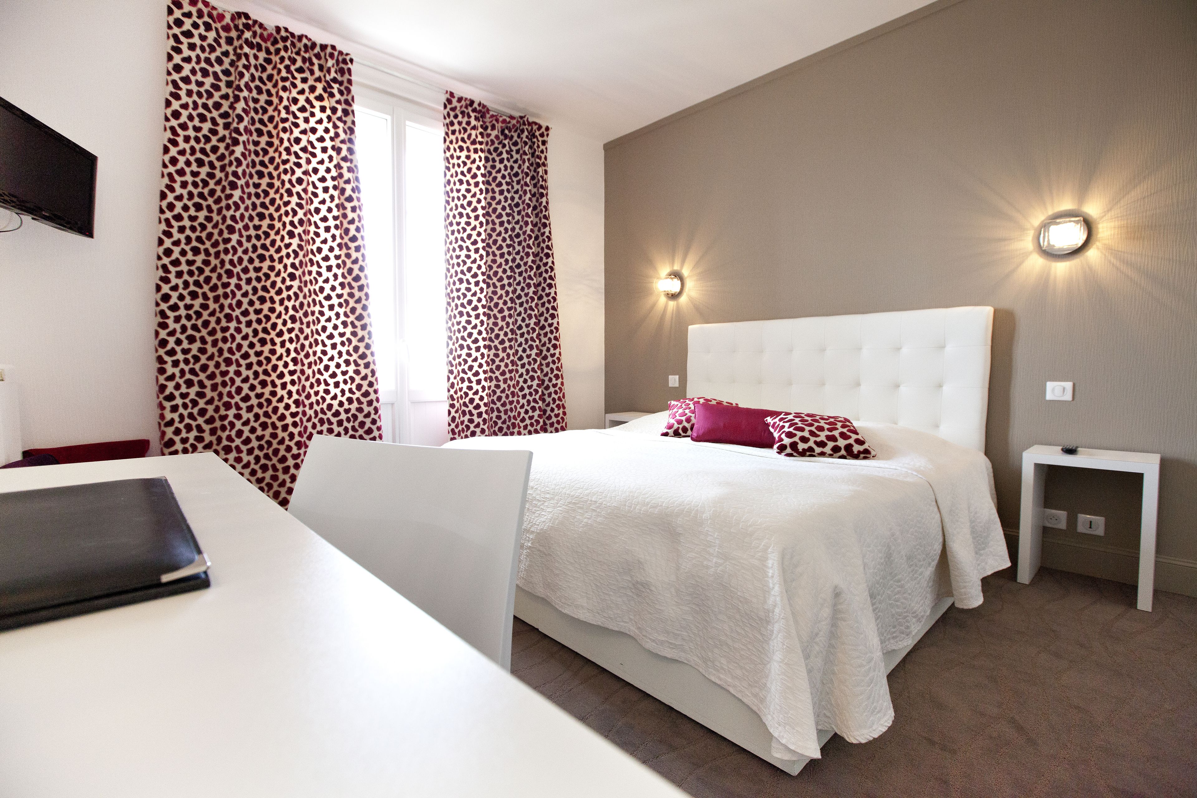 double room (privilege) | individually decorated, individually furnished, desk, blackout curtains