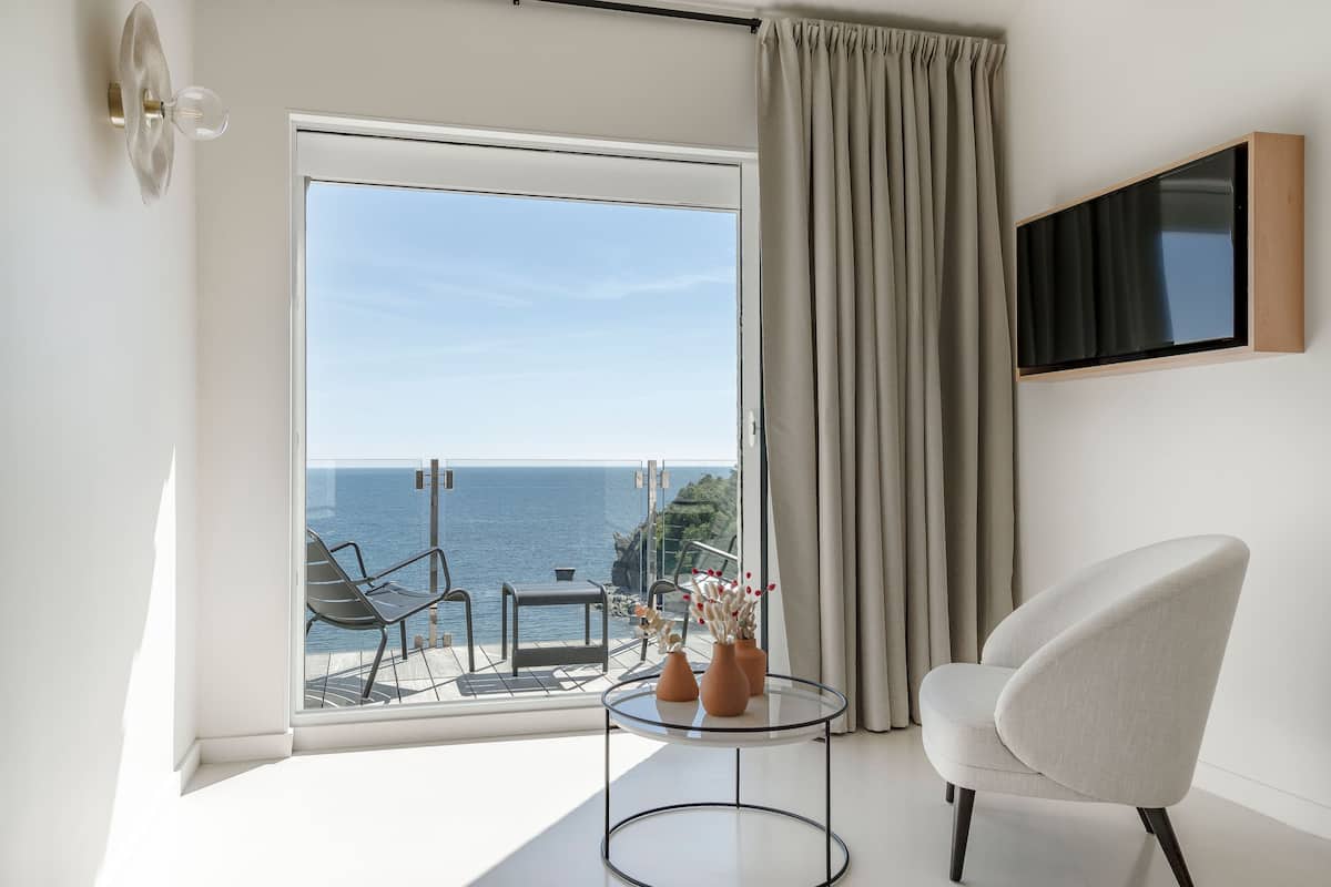 Superior Room, Balcony, Sea View | 1 bilik tidur, peralatan tempat tidur premium, katil Tempur-Pedic