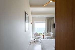 Habitación superior, balcón, vista al mar | Ropa de cama de alta calidad y camas Tempur-Pedic 